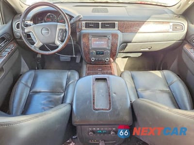 Zdjęcie 8 z 12 samochodu: 2013 GMC YUKON XL DENALI VIN:1GKS2MEF5DR308259 - miniatura