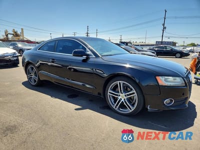 Czwarte zdjęcie samochodu z boku: 2011 AUDI A5 PREMIUM PLUS VIN:WAULFAFR0BA073774 - miniatura
