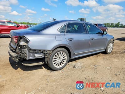 Trzecie zdjęcie samochodu z tyłu: 2017 VOLKSWAGEN PASSAT SE VIN:1VWBT7A38HC005195 - miniatura