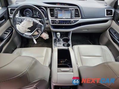 Zdjęcie 8 z 13 samochodu: 2017 TOYOTA HIGHLANDER XLE VIN:5TDJZRFH7HS518062 - miniatura