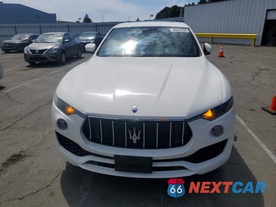 Piąte zdjęcie samochodu w środku: 2020 MASERATI LEVANTE S VIN:ZN661YUA9LX344817 - miniatura