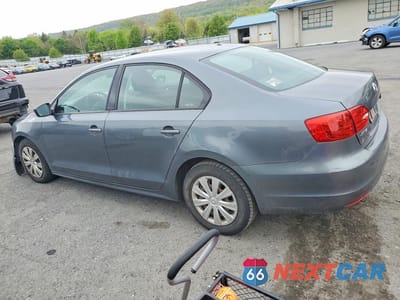 Drugie zdjęcie samochodu z przodu: 2013 VOLKSWAGEN JETTA BASE VIN:3VW2K7AJ0DM369718 - miniatura