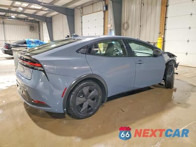 Trzecie zdjęcie samochodu z tyłu: 2025 TOYOTA PRIUS LE VIN:JTDACAAU0S3057948 - miniatura