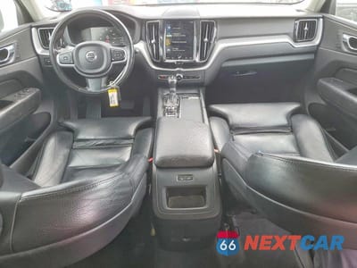 Zdjęcie 8 z 12 samochodu: 2019 VOLVO XC60 T5 VIN:LYV102RK6KB232600 - miniatura