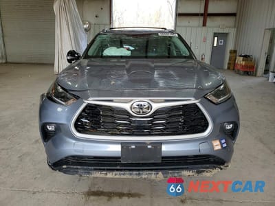 Piąte zdjęcie samochodu w środku: 2021 TOYOTA HIGHLANDER XLE VIN:5TDGZRBH7MS128380 - miniatura