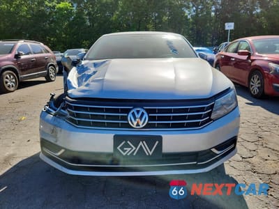 Piąte zdjęcie samochodu w środku: 2018 VOLKSWAGEN PASSAT VIN:1VWBA7A34JC018084 - miniatura