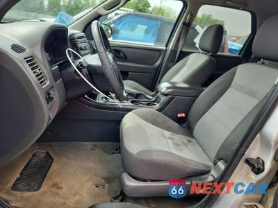Zdjęcie 7 z 12 samochodu: 2006 FORD ESCAPE XLS VIN:1FMYU02Z26KA22786 - miniatura