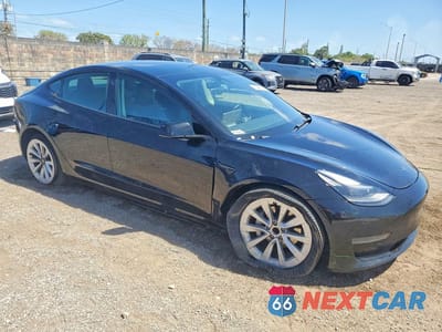 Czwarte zdjęcie samochodu z boku: 2022 TESLA MODEL 3 VIN:5YJ3E1EA2NF372079 - miniatura