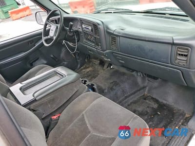 Zdjęcie 8 z 11 samochodu: 2001 GMC NEW SIERRA C1500 VIN:1GTEC14V01E900913 - miniatura