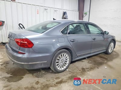 Trzecie zdjęcie samochodu z tyłu: 2016 VOLKSWAGEN PASSAT VIN:1VWBT7A35GC068754 - miniatura