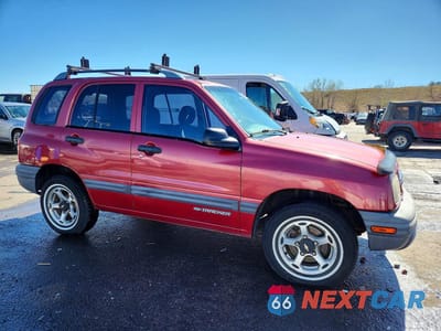 Czwarte zdjęcie samochodu z boku: 2000 CHEVROLET TRACKER VIN:2CNBJ13C2Y6938596 - miniatura