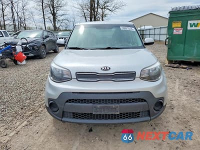 Piąte zdjęcie samochodu w środku: 2018 KIA SOUL BASE VIN:KNDJN2A25J7573356 - miniatura