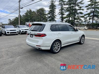 Czwarte zdjęcie samochodu z boku: 2023 BMW X7 XDRIVE40I VIN:5UX23EM06P9R65571 - miniatura