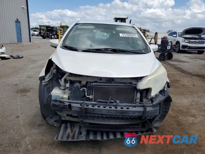 Piąte zdjęcie samochodu w środku: 2016 NISSAN VERSA NOTE SV VIN:3N1CE2CPXGL385862 - miniatura