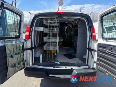 Piąte zdjęcie samochodu w środku: 2011 CHEVROLET EXPRESS G2500 VIN:1GCWGFCA5B1180506 - miniatura