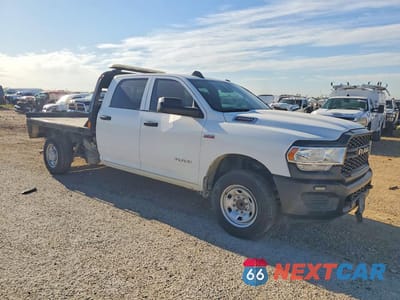 Czwarte zdjęcie samochodu z boku: 2021 RAM 2500 TRADESMAN VIN:3C6UR4HJ5MG648387 - miniatura