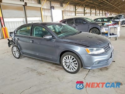 Czwarte zdjęcie samochodu z boku: 2015 VOLKSWAGEN JETTA SE VIN:3VWD07AJ3FM238803 - miniatura