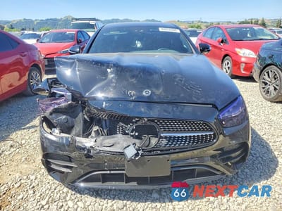 Piąte zdjęcie samochodu w środku: 2021 MERCEDES-BENZ E 350 VIN:W1KZF8DB6MA919331 - miniatura