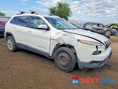 Czwarte zdjęcie samochodu z boku: 2015 JEEP CHEROKEE LATITUDE VIN:1C4PJLCS5FW539570 - miniatura