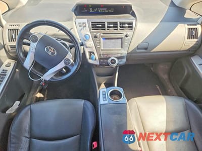 Zdjęcie 8 z 12 samochodu: 2012 TOYOTA PRIUS V TWO VIN:JTDZN3EU2C3173348 - miniatura