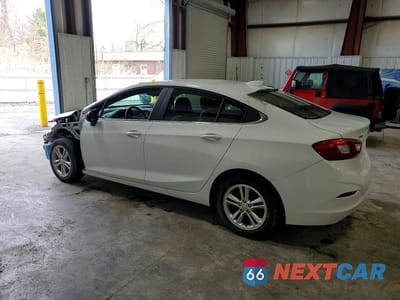 Drugie zdjęcie samochodu z przodu: 2017 CHEVROLET CRUZE LT VIN:1G1BE5SM2H7276862 - miniatura