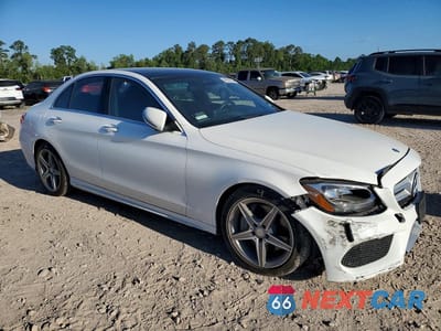 Czwarte zdjęcie samochodu z boku: 2016 MERCEDES-BENZ C 300 VIN:55SWF4JB7GU151332 - miniatura