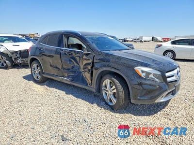 Czwarte zdjęcie samochodu z boku: 2016 MERCEDES-BENZ GLA 250 VIN:WDCTG4EB0GJ270841 - miniatura