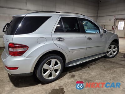 Trzecie zdjęcie samochodu z tyłu: 2011 MERCEDES-BENZ ML 350 4MATIC VIN:4JGBB8GB6BA632874 - miniatura