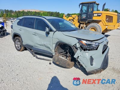 Czwarte zdjęcie samochodu z boku: 2023 TOYOTA RAV4 XLE VIN:2T3W1RFV1PW257849 - miniatura