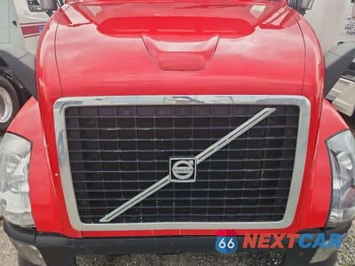 Zdjęcie 7 z 10 samochodu: 2016 VOLVO VNL SEMI TRUCK VIN:4V4NC9EG5GN964165 - miniatura