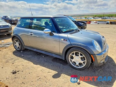 Czwarte zdjęcie samochodu z boku: 2005 MINI COOPER S VIN:WMWRE33535TL12897 - miniatura