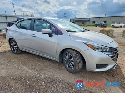 Czwarte zdjęcie samochodu z boku: 2025 NISSAN VERSA SV VIN:3N1CN8EV3SL866477 - miniatura