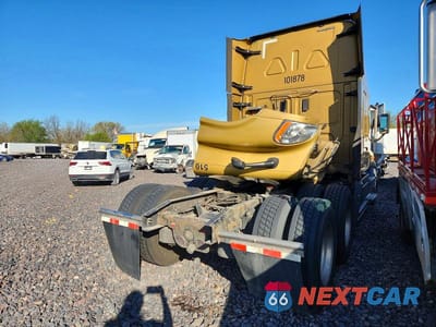 Czwarte zdjęcie samochodu z boku: 2017 FREIGHTLINER CASCADIA 125 SEMI TRUCK VIN:3AKJGLDR0HSHV0907 - miniatura