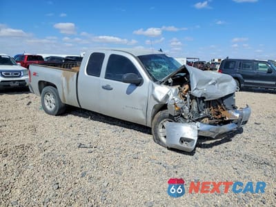 Czwarte zdjęcie samochodu z boku: 2011 CHEVROLET SILVERADO K1500 LT VIN:1GCRKSE38BZ278479 - miniatura