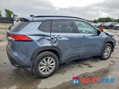 Trzecie zdjęcie samochodu z tyłu: 2025 TOYOTA COROLLA CROSS LE VIN:7MUCAAAG9SV147015 - miniatura
