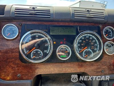 Zdjęcie 8 z 10 samochodu: 2017 FREIGHTLINER CASCADIA 125 SEMI TRUCK VIN:3AKNGEDR3HDHT5237 - miniatura