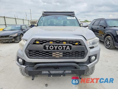 Piąte zdjęcie samochodu w środku: 2020 TOYOTA TACOMA TRD OFF-ROAD VIN:5TFCZ5AN7LX231385 - miniatura