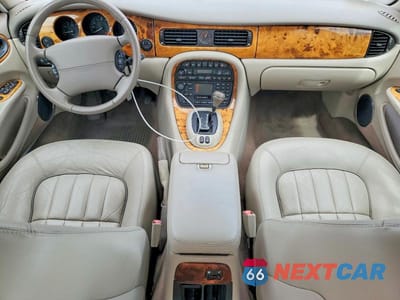 Zdjęcie 8 z 12 samochodu: 2001 JAGUAR XJ8 VIN:SAJDA14C01LF36668 - miniatura