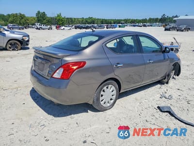 Trzecie zdjęcie samochodu z tyłu: 2014 NISSAN VERSA 1.6 S VIN:3N1CN7AP3EL827149 - miniatura