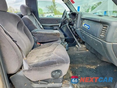 Zdjęcie 7 z 13 samochodu: 2001 GMC NEW SIERRA C2500 VIN:1GTGC24U51Z127452 - miniatura