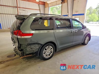 Trzecie zdjęcie samochodu z tyłu: 2013 TOYOTA SIENNA XLE 8-PASSENGER VIN:5TDYK3DC8DS367640 - miniatura