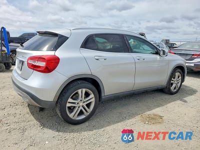 Trzecie zdjęcie samochodu z tyłu: 2015 MERCEDES-BENZ GLA 250 4MATIC VIN:WDCTG4GB7FJ094415 - miniatura