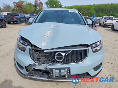 Piąte zdjęcie samochodu w środku: 2019 VOLVO XC40 T5 MOMENTUM VIN:YV4162XZ9K2013255 - miniatura