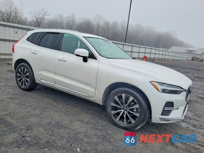 Czwarte zdjęcie samochodu z boku: 2023 VOLVO XC60 PLUS VIN:YV4L12RN4P1336210 - miniatura