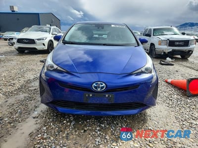 Piąte zdjęcie samochodu w środku: 2017 TOYOTA PRIUS TWO ECO VIN:JTDKARFU3H3048171 - miniatura