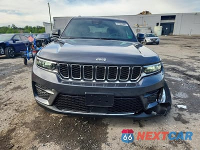Piąte zdjęcie samochodu w środku: 2025 JEEP GRAND CHEROKEE LAREDO VIN:1C4RJHAG2S8768078 - miniatura