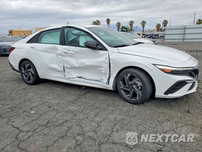 Czwarte zdjęcie samochodu z boku: 2025 HYUNDAI ELANTRA HYBRID SEL SPORT VIN:KMHLM4DJ6SU150388 - miniatura