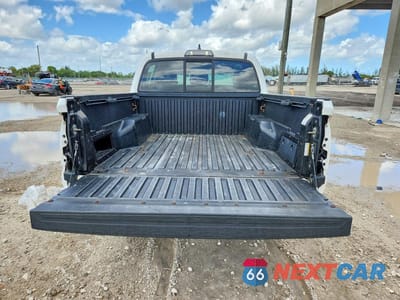 Zdjęcie 6 z 13 samochodu: 2018 TOYOTA TACOMA SR VIN:5TFAX5GN7JX105853 - miniatura