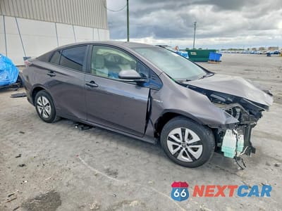 Czwarte zdjęcie samochodu z boku: 2017 TOYOTA PRIUS THREE VIN:JTDKARFU0H3543492 - miniatura
