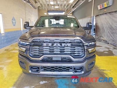 Piąte zdjęcie samochodu w środku: 2025 RAM 2500 BIG HORN VIN:3C6UR5DJ7SG580781 - miniatura